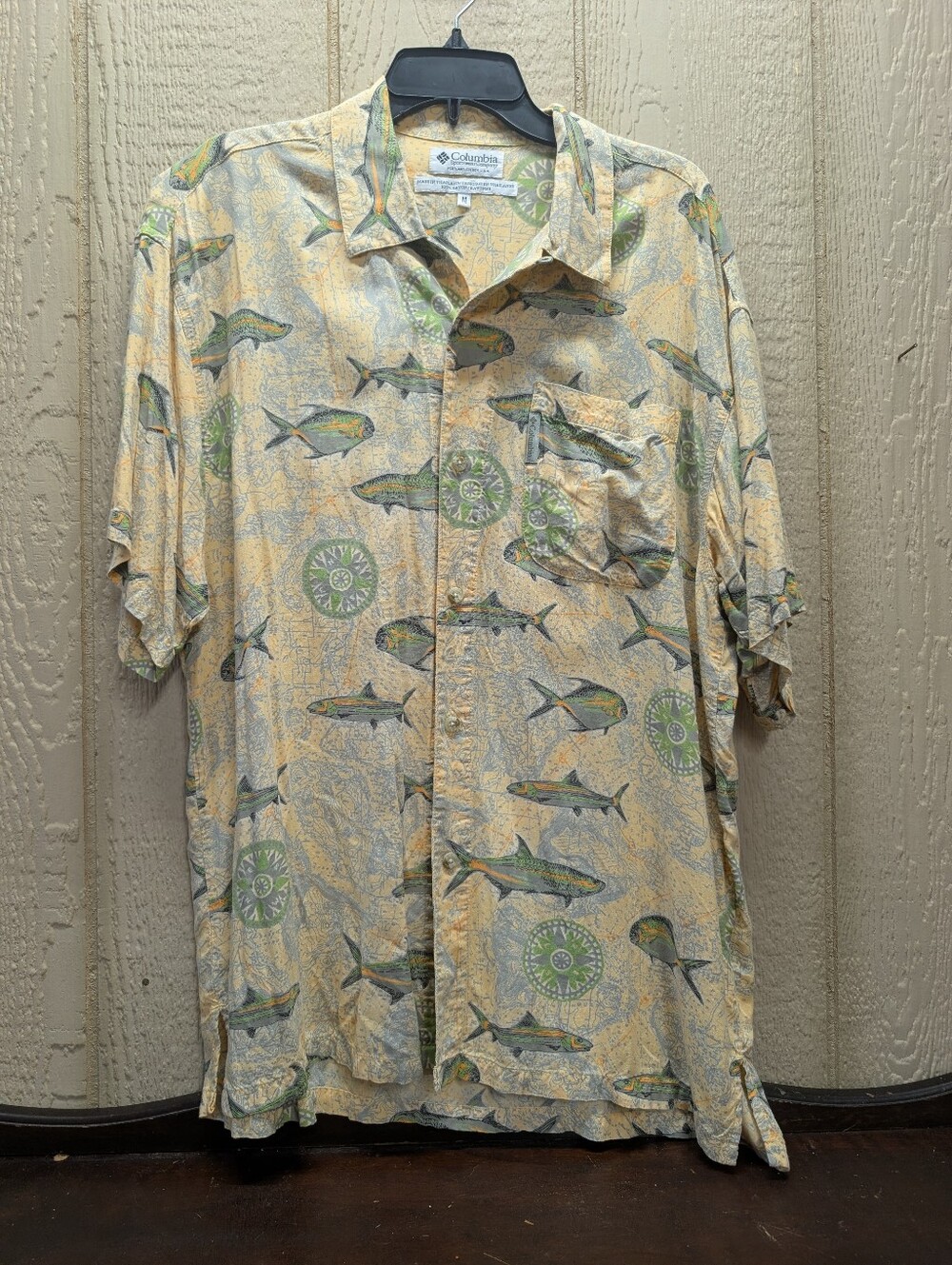 Columbia Men's All Over Fish Print Button Down Size Medium